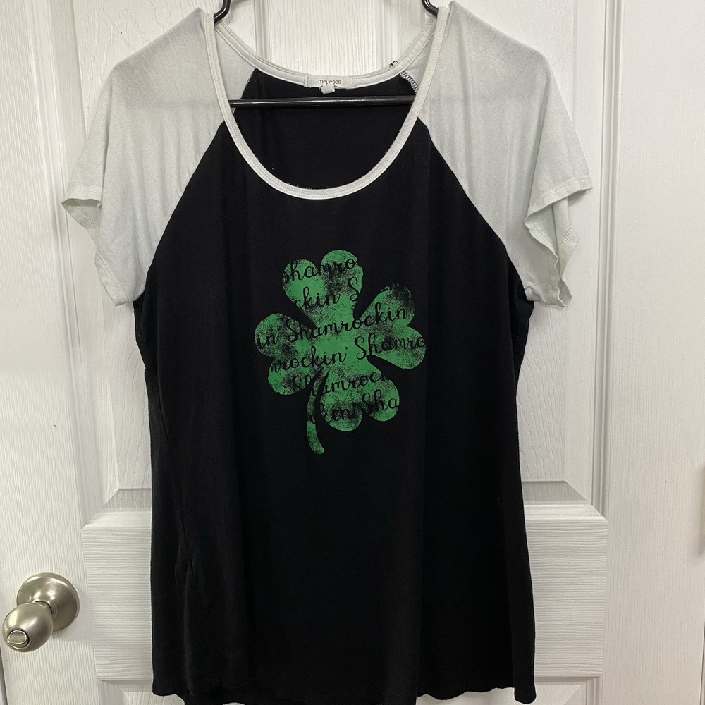Maurice's Womens St. Patrick Day Shamrock Clover T- Shirt Sz.L Black/white/green